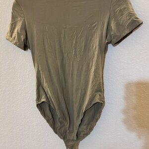 SKIMS fits everybody tshirt bodysuit